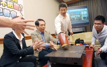 Priceless artifacts vulnerable to earthquakes earthquake-vase
