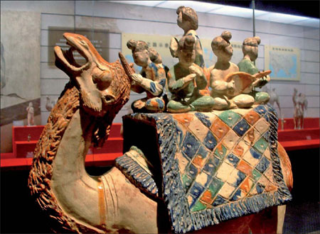 Tang Sancai - Artisan strives to keep ancient ceramic art form alive sancai