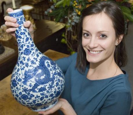 Here We Go Again! Chinese vase found in North Yorkshire home goes for £2.6m jane-tennant