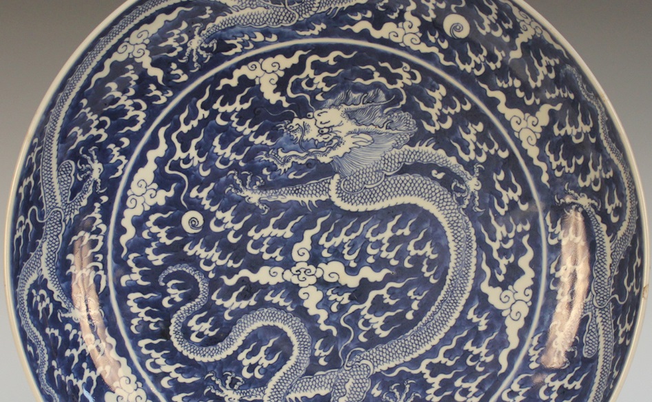 £100 Estimate & Sells For £20,000 Tooveys Kangxi Dish Was It Real? Here is the Toovey dish! A Chinese blue and white porcelain saucer dish, mark of Kangxi but probably late 19th Century, painted to interior and exterior with dragons amongst vapours, pseudo six character mark to base, diameter approx 32cm (small glaze chip to rim).
