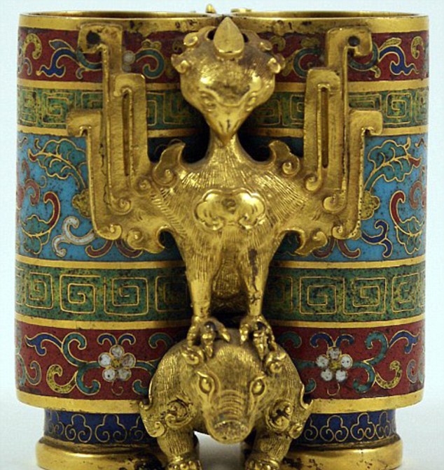 'Cursed' Chinese heirloom has ruined my life, mother claims cursed-vase
