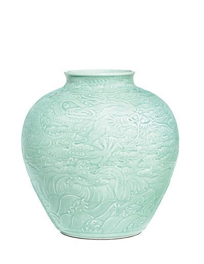Qianlong Yuanmingyuan Pot Sells For $12 Million The pot from the reign of Emperor Qianlong in the Qing Dynasty was auctioned at a Sotheby's autumn sale in Hong Kong.