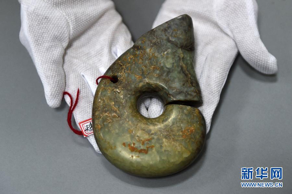 Chinese Grave Robbers Swiped $80M Worth of Loot dragon