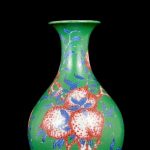 Estate Chinese Antique Qing Dynasty Famille Rose Porcelain Peach Vase Estate Chinese Antique Qing Dynasty Famille Rose Porcelain Peach Vase