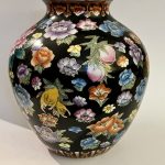 CHINESE FAMILLE ROSE NOIRE ENAMEL GOLD GILD PORCELAIN POT VASE CHINESE FAMILLE ROSE NOIRE ENAMEL GOLD GILD PORCELAIN POT VASE