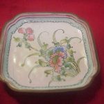 ANTIQUE CHINESE CANTON ENAMEL ON METAL GREEN ENAMEL FLOWERS PIN TRAY 3 3/8" ANTIQUE CHINESE CANTON ENAMEL ON METAL GREEN ENAMEL FLOWERS PIN TRAY 3 3/8"