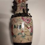 ANTIQUE CHINESE JINDEZHEN VASE ENAMEL WARRIORS CRACKLE 1800s QING FAMILLE ROSE ANTIQUE CHINESE JINDEZHEN VASE ENAMEL WARRIORS CRACKLE 1800s QING FAMILLE ROSE