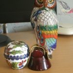 CLOISSONE OWL PERCHED ON A WOODEN LOG & A LITTLE CLOISSONNE ENAMEL LIDDED POT CLOISSONE OWL PERCHED ON A WOODEN LOG & A LITTLE CLOISSONNE ENAMEL LIDDED POT