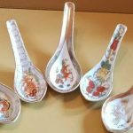 5 x Vintage Chinese Ornate Handpainted Porcelain Soup Spoons. 5 x Vintage Chinese Ornate Handpainted Porcelain Soup Spoons.