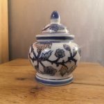 CHINESE PORCELAIN LIDDED GINGER JAR POT COBALT BLUE WHITE FLORAL GOLD DETAIL CHINESE PORCELAIN LIDDED GINGER JAR POT COBALT BLUE WHITE FLORAL GOLD DETAIL