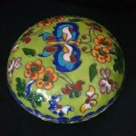 Vintage oriental Cloisonné Round Jewellery/ Pill Box, 8cm Dia,approx! Colourful. Vintage oriental Cloisonné Round Jewellery/ Pill Box, 8cm Dia,approx! Colourful.