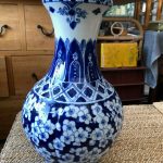 Vintage Chinese Vase Blue and White, 17 inches tall. Beautiful. Vintage Chinese Vase Blue and White, 17 inches tall. Beautiful.