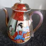 Vintage painted Chinese teapot with gold effects signed on base Vintage painted Chinese teapot with gold effects signed on base