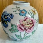 Chinese Vintage Large Jar  Hand Painted Enamel length 18cm