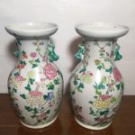 ANTIQUE 19thC QING DYNASTY PAIR OF CHINESE FAMILLE ROSE VASES 36 CM FOO DOGS ANTIQUE 19thC QING DYNASTY PAIR OF CHINESE FAMILLE ROSE VASES 36 CM FOO DOGS