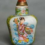 2.4" Qianlong Marked Old China Wucai Porcelain Beauty Woman snuff box bottle 2.4" Qianlong Marked Old China Wucai Porcelain Beauty Woman snuff box bottle