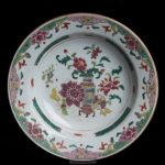 China 18. Century Qianlong Fencai Plate - A Chinese Famille Rose Chinese China 18. Century Qianlong Fencai Plate - A Chinese Famille Rose Chinese