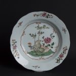 China 18. Century Qianlong Plate - A Chinese Famille Rose Chinese Cinese China 18. Century Qianlong Plate - A Chinese Famille Rose Chinese Cinese