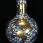 11" DaQing Qianlong Marked Color Enamel Porcelain Gilt Dragon Totem Vase Bottle 11" DaQing Qianlong Marked Color Enamel Porcelain Gilt Dragon Totem Vase Bottle
