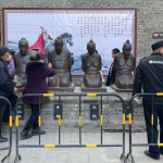 Historical statues get smacked in Taihao mausoleum, tourist's iron will no match for their bronze! smashed